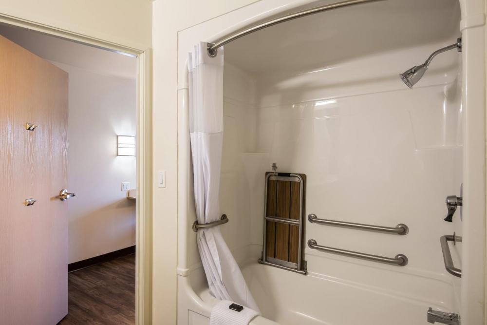 Accessible Queen Room interior